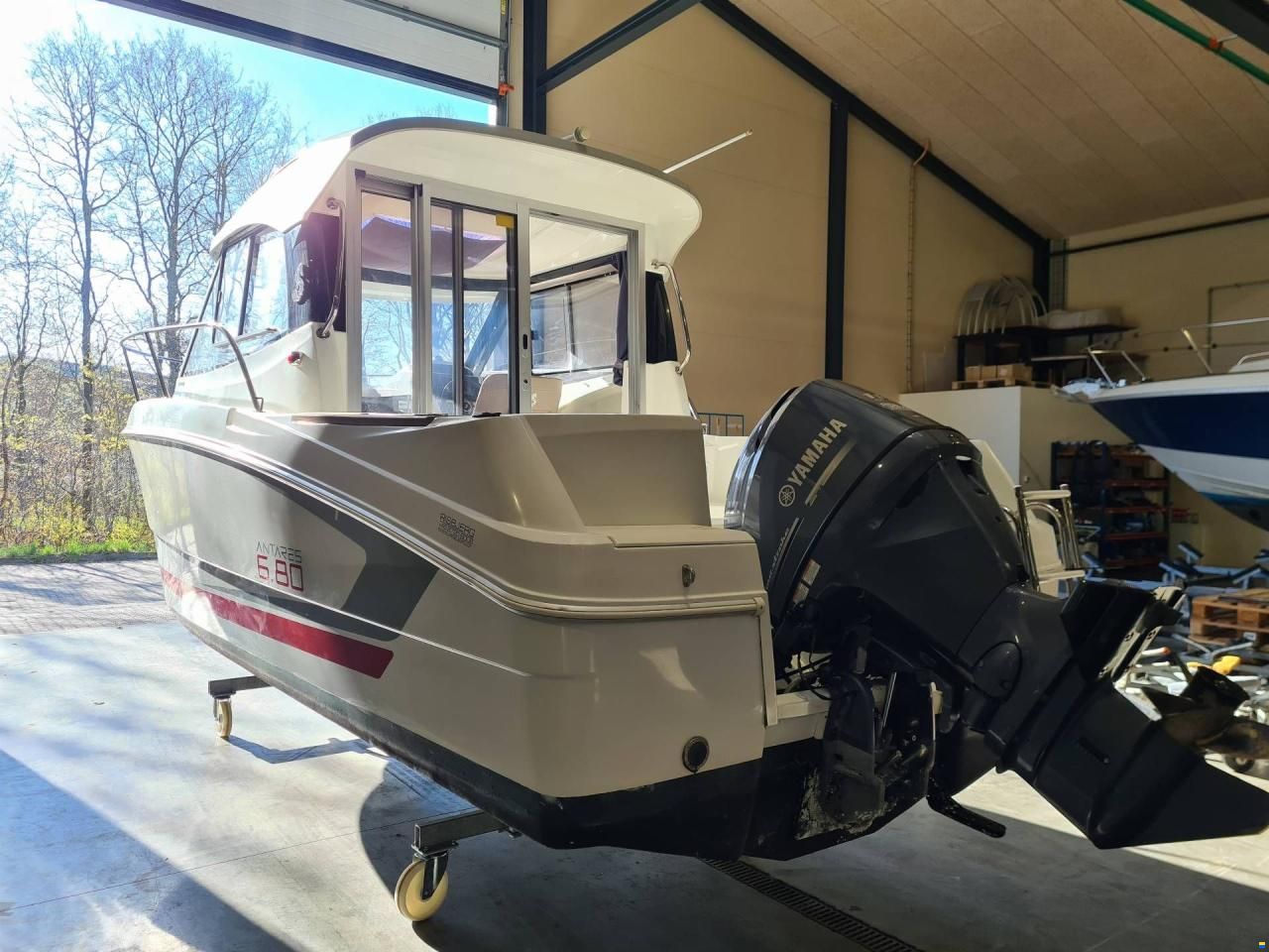 Beneteau Antares 6.80 - Yamaha F115