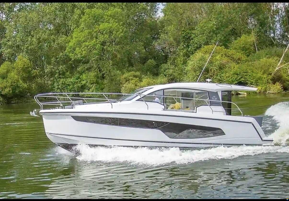 Sealine International C335