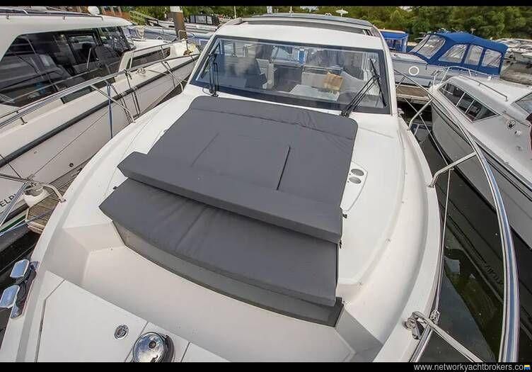 Sealine International C335