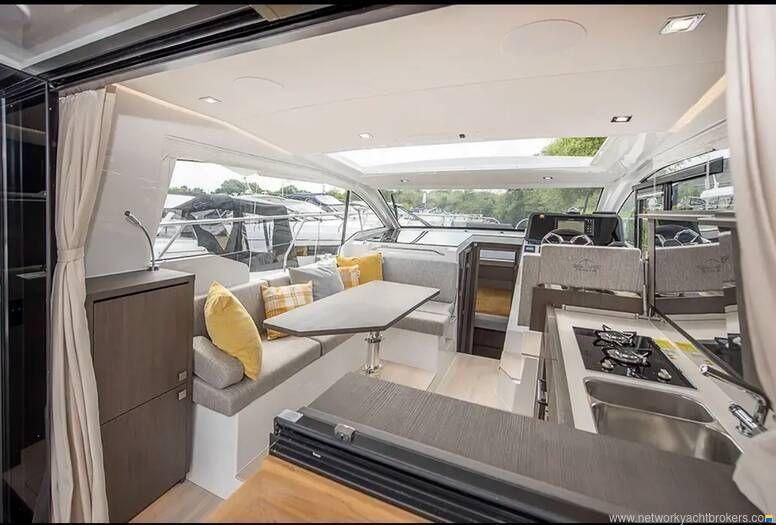 Sealine International C335