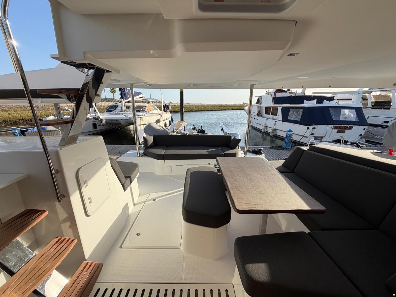 Fountaine Pajot 44