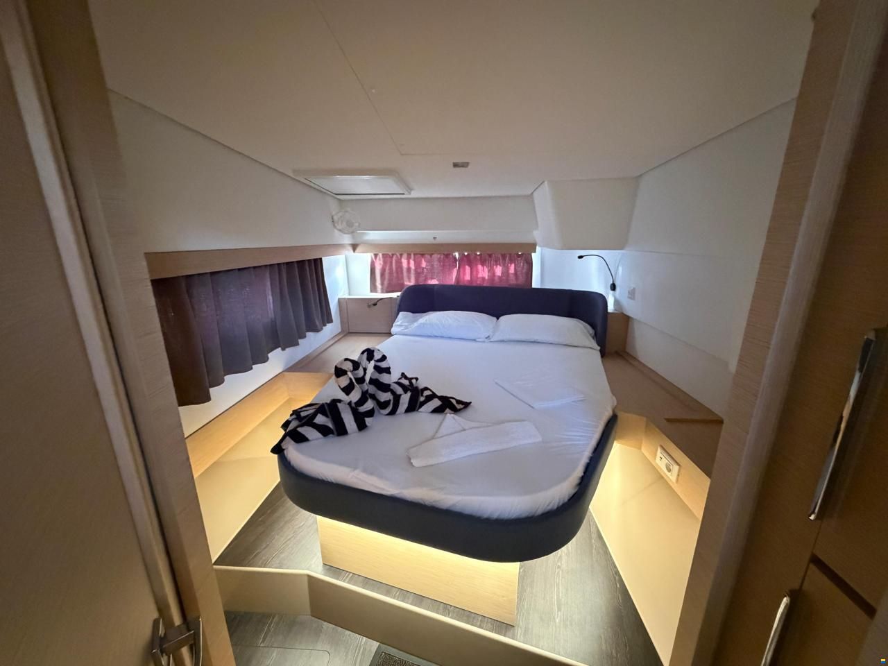 Fountaine Pajot 44