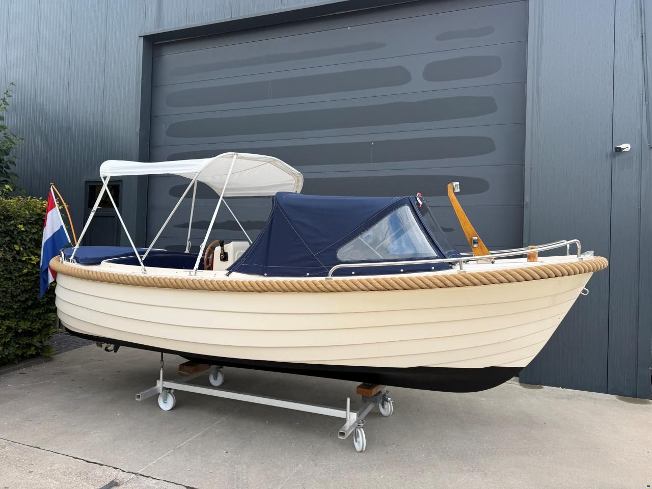 Crescent Allure 21