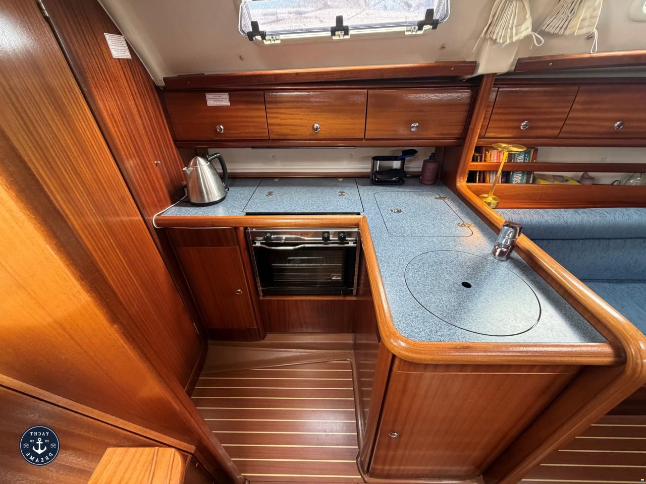Bavaria 32