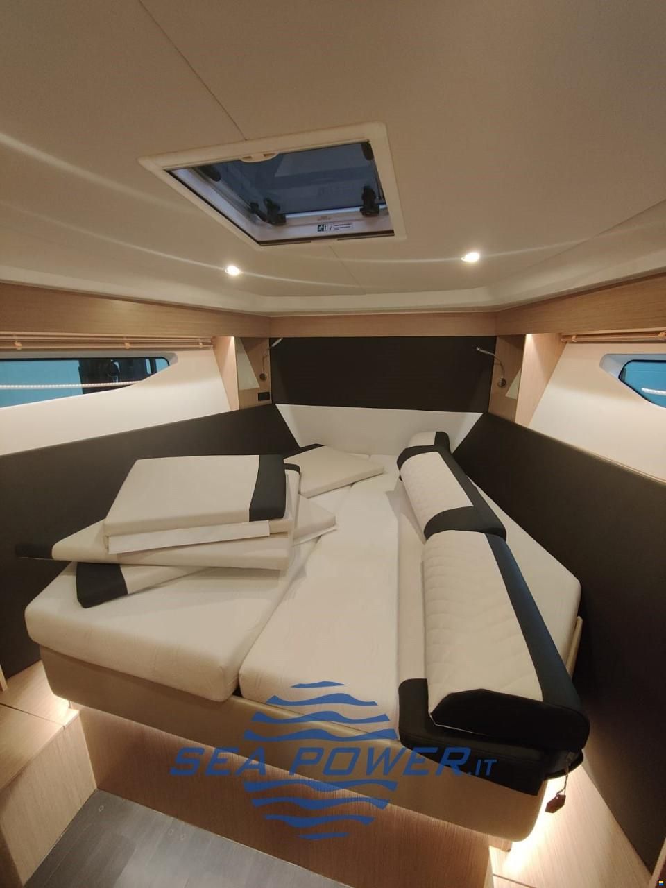 Bavaria SR 38 Open Top Charter