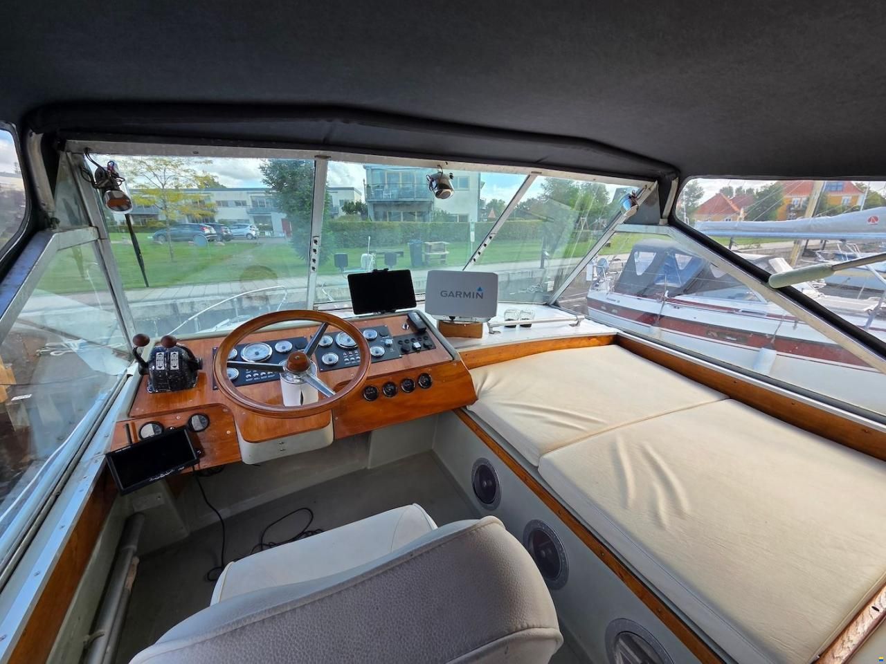Coronet 32 Oceanfarer