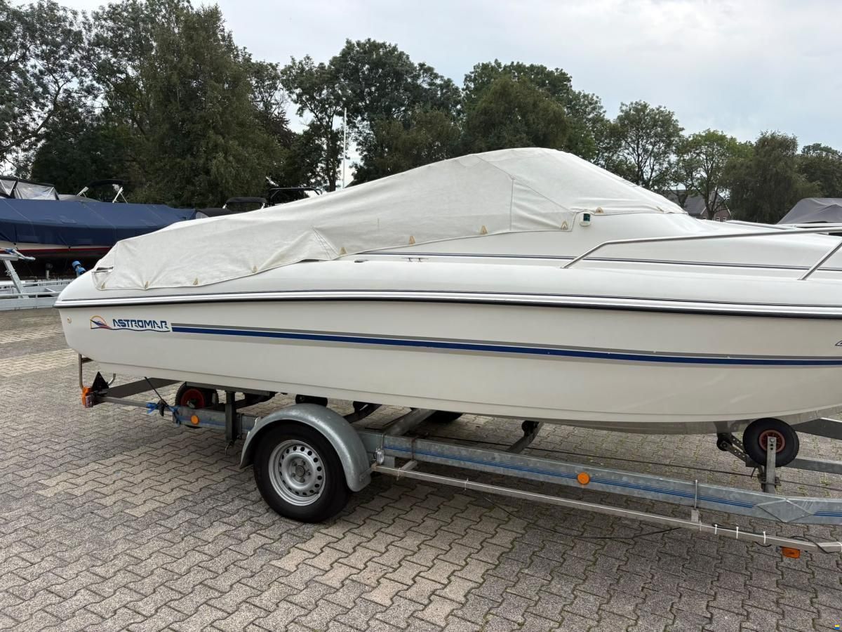 Astromar LC600 Cabin