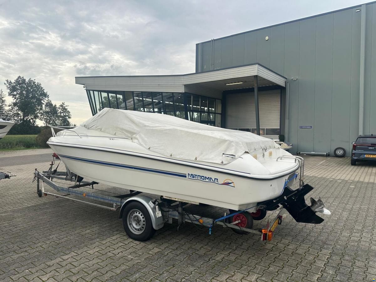 Astromar LC600 Cabin