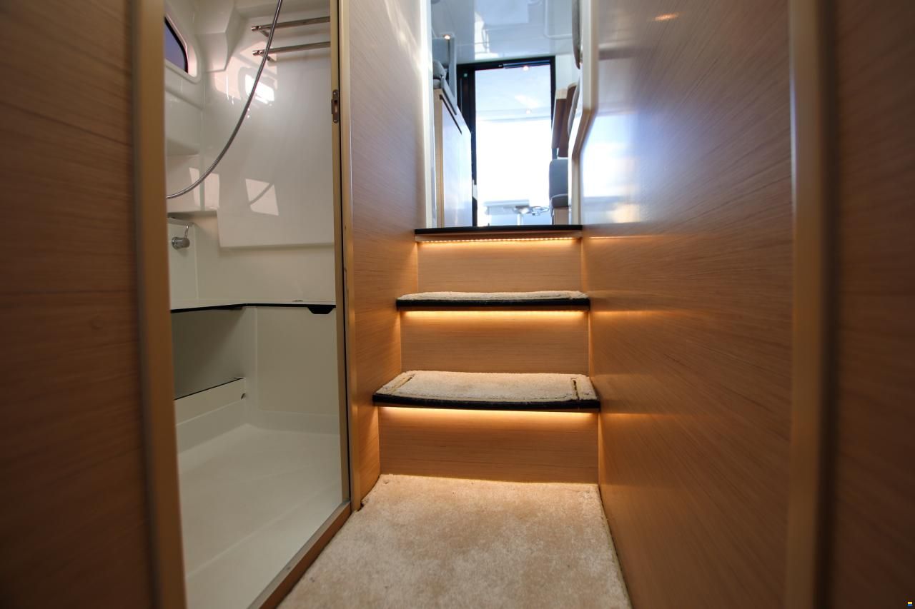 Delphia 11 Flylounge