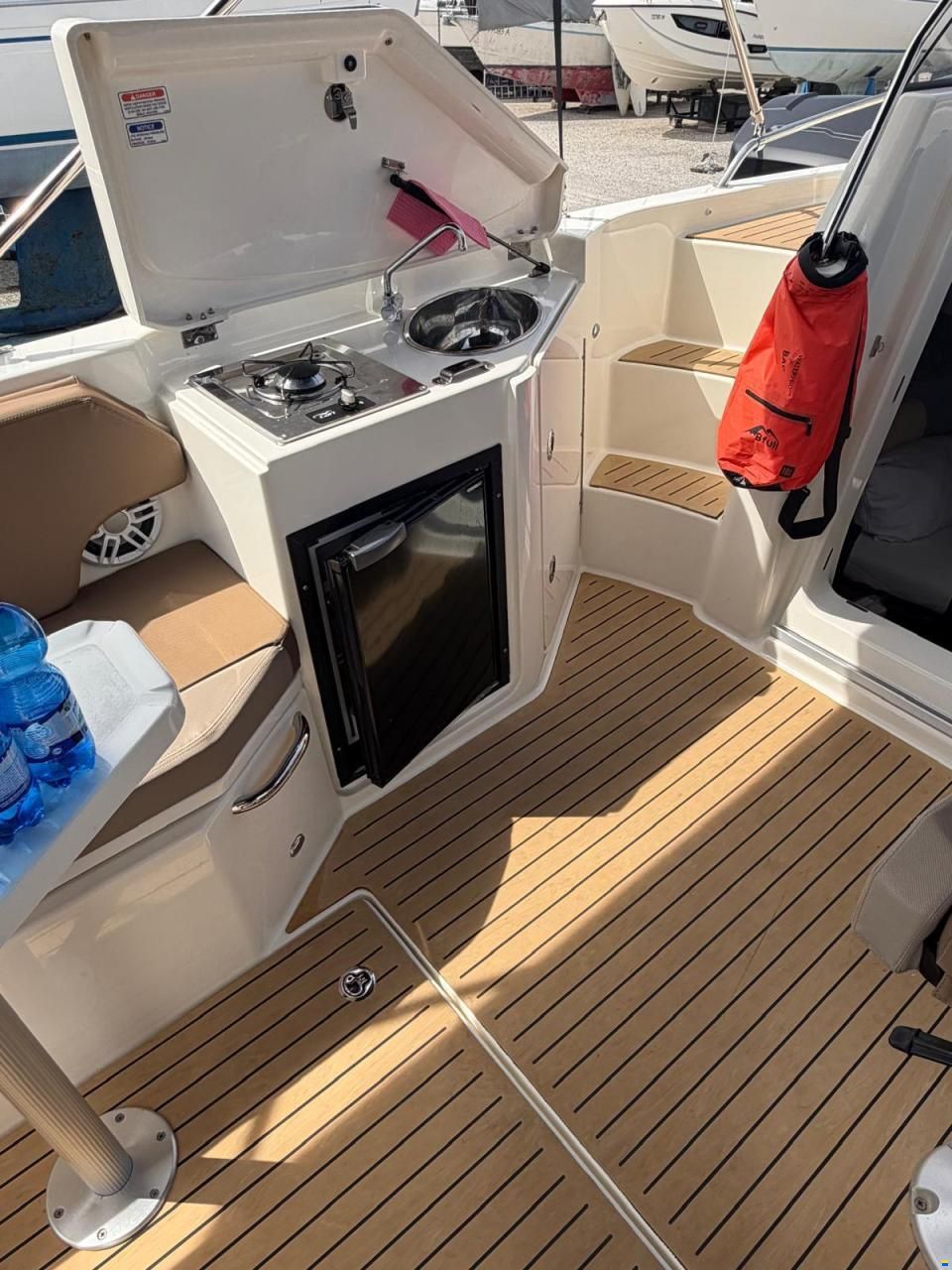 Quicksilver Activ 805 Sundeck
