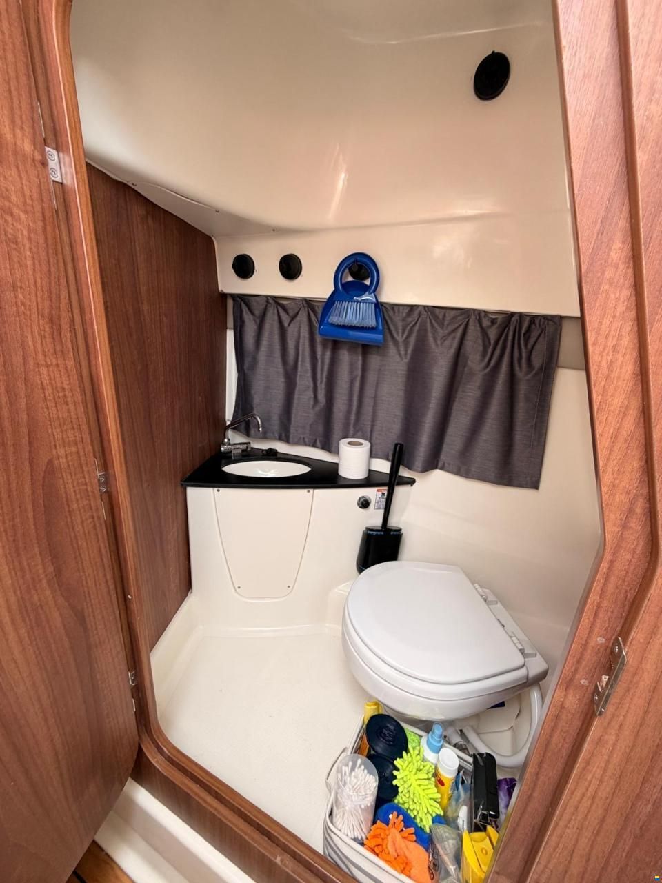 Quicksilver Activ 805 Sundeck