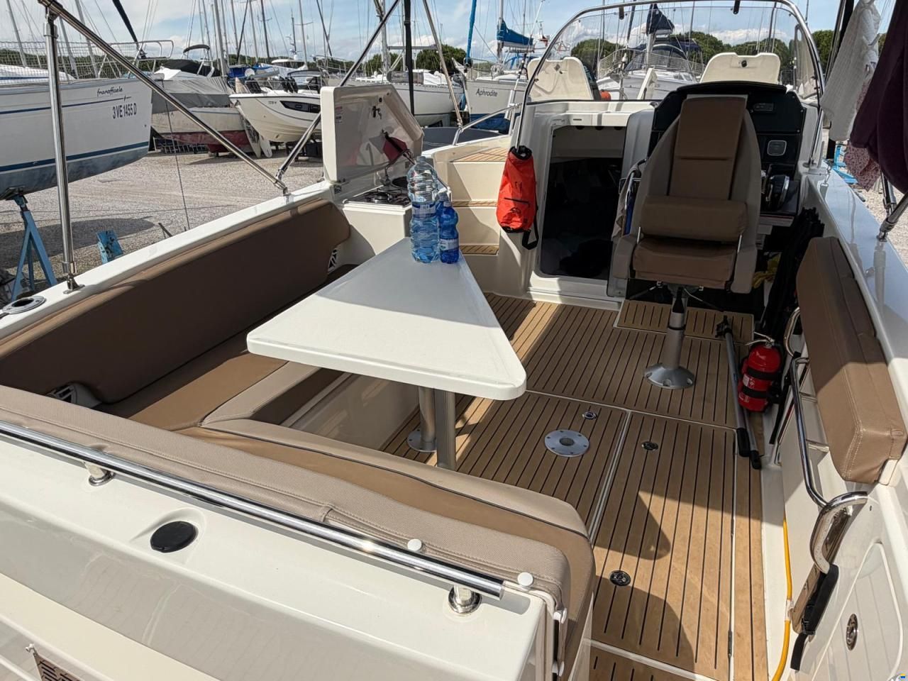 Quicksilver Activ 805 Sundeck