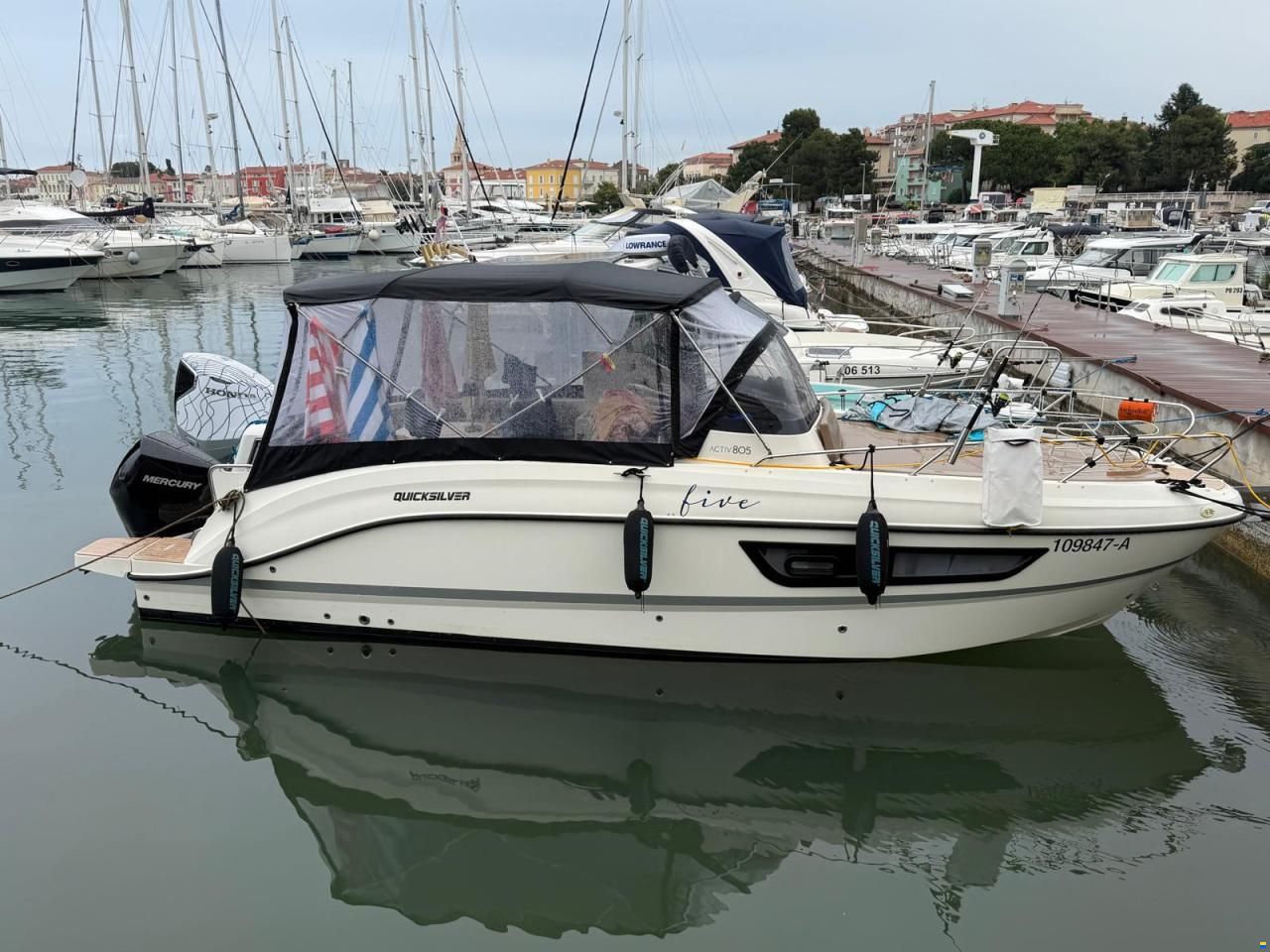Quicksilver Activ 805 Sundeck