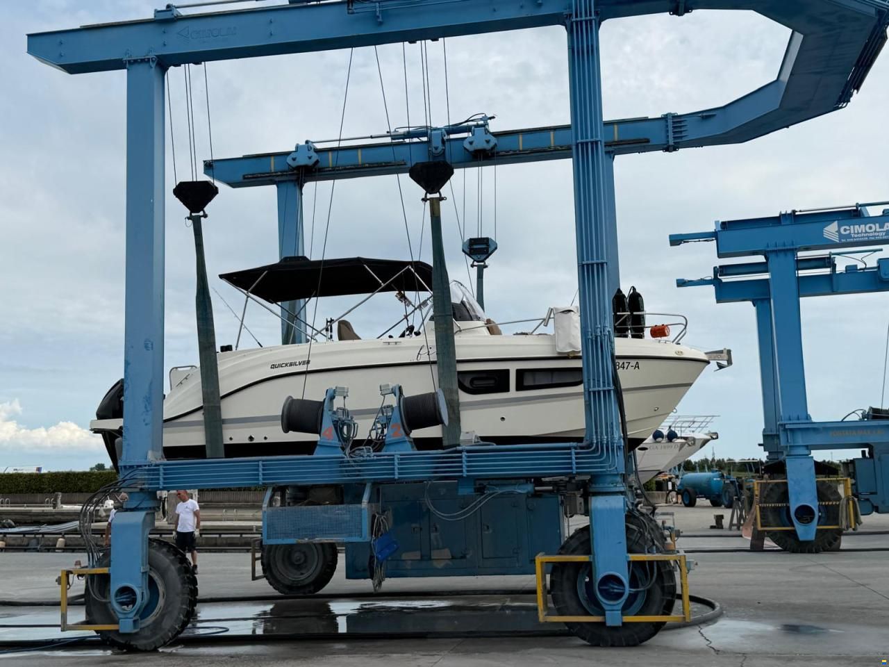 Quicksilver Activ 805 Sundeck