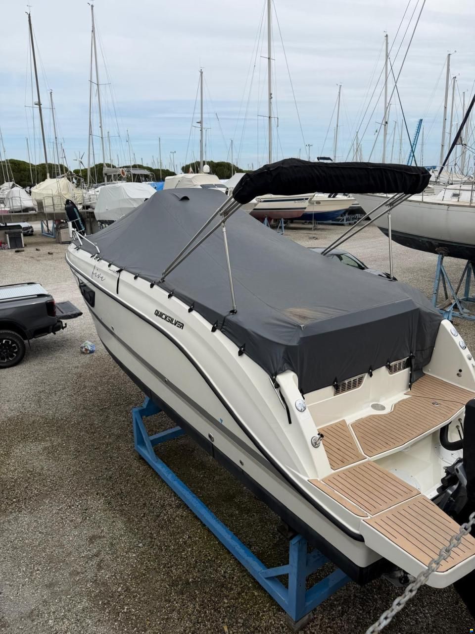 Quicksilver Activ 805 Sundeck