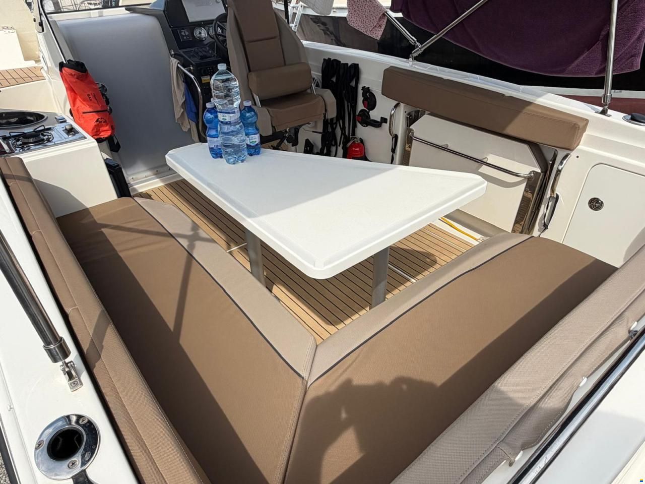 Quicksilver Activ 805 Sundeck