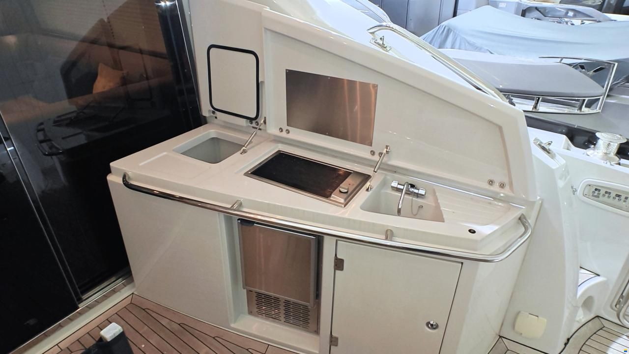 Sunseeker Predator 62