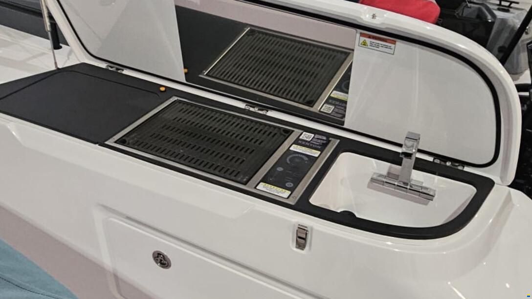 Axopar 45 XC Cross Cabin