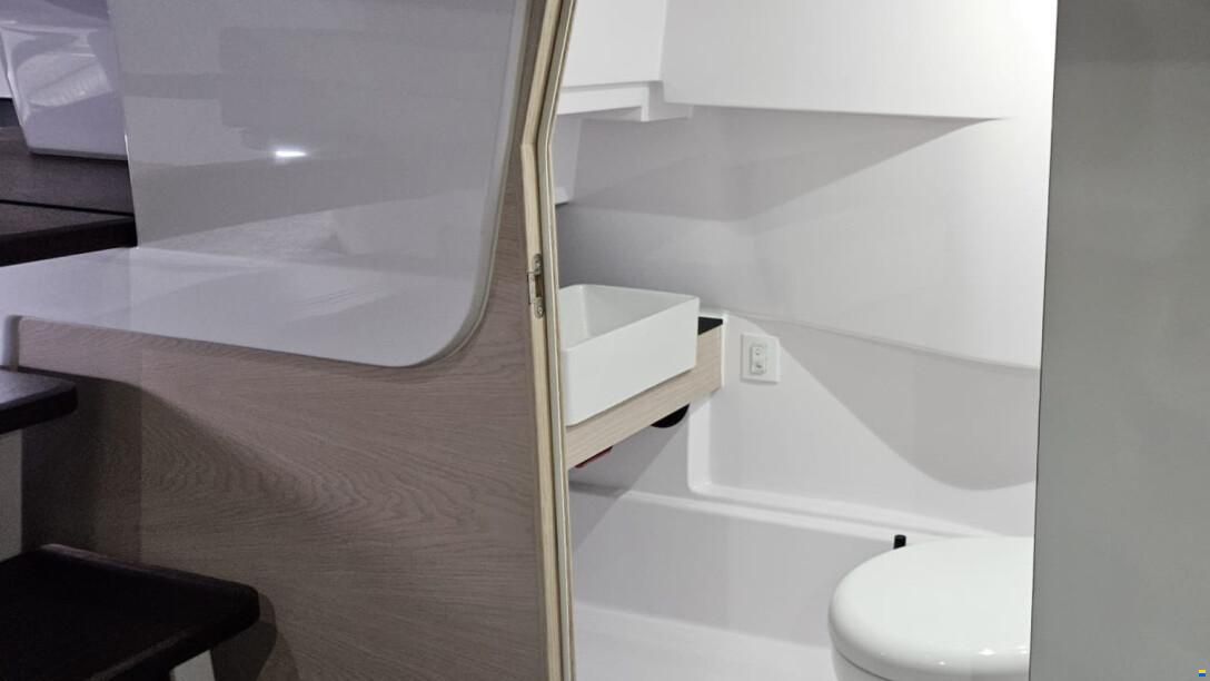 Axopar 45 XC Cross Cabin