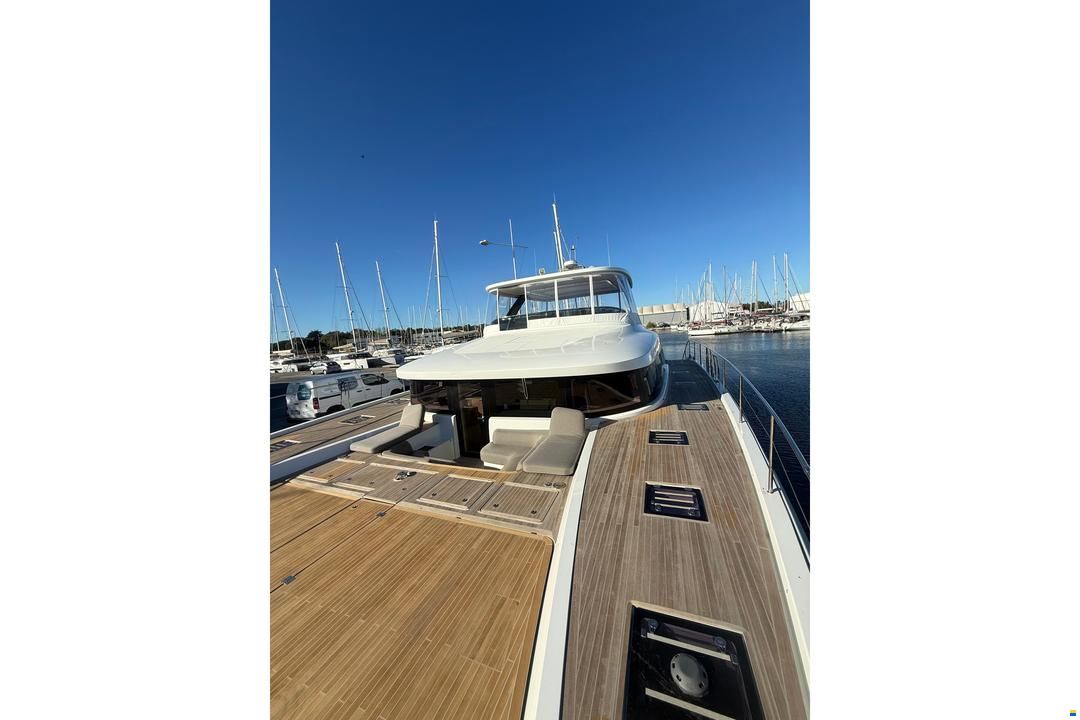 Lagoon Sixty 7