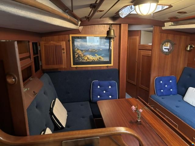 Hallberg-Rassy 38