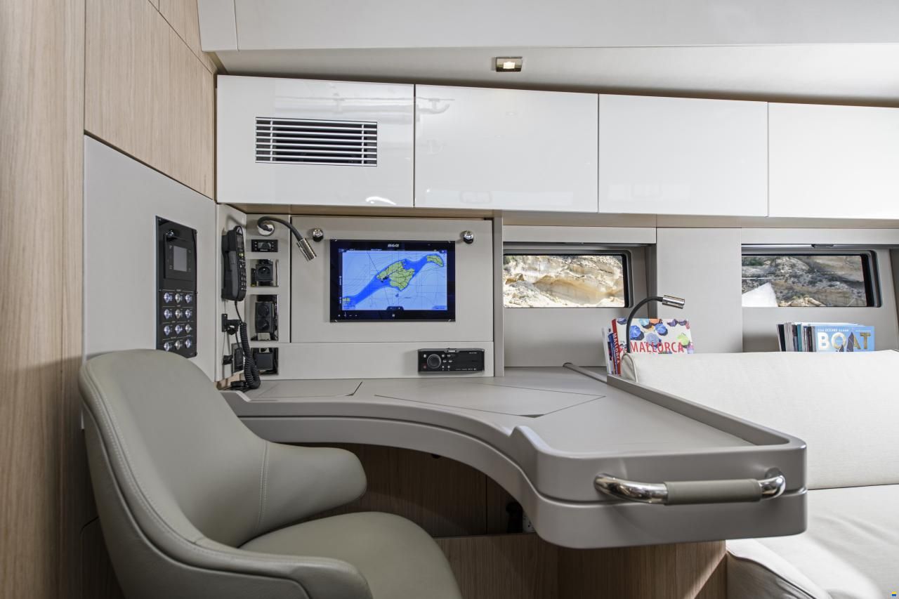Beneteau Oceanis yacht 62