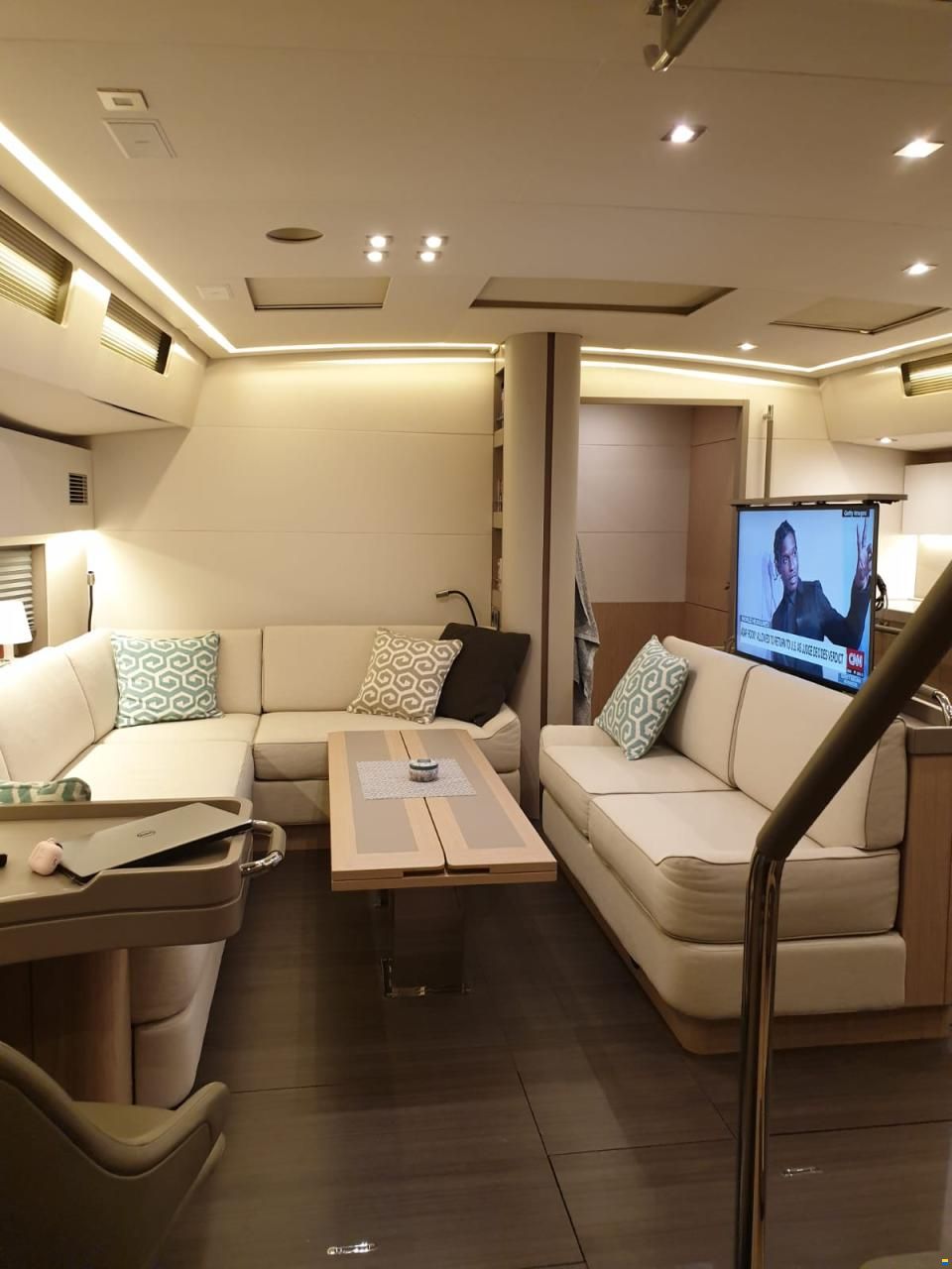 Beneteau Oceanis yacht 62