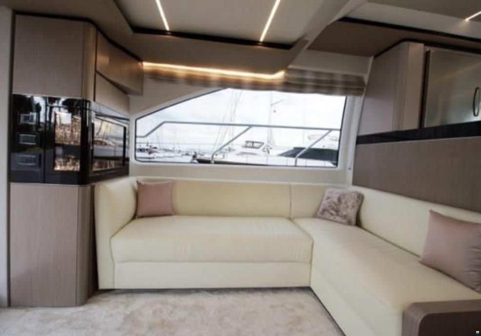 Azimut Flybridge 66