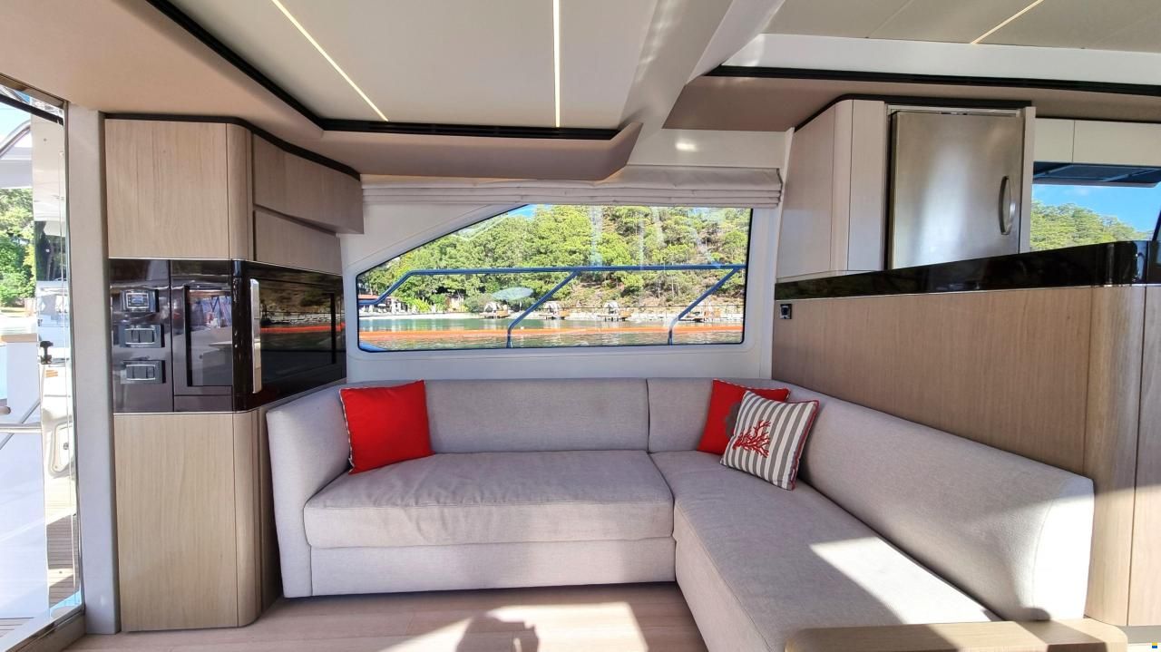 Azimut Flybridge 66