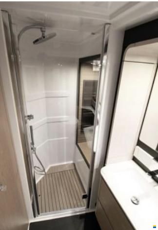 Azimut Flybridge 66