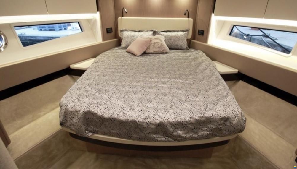 Azimut Flybridge 66