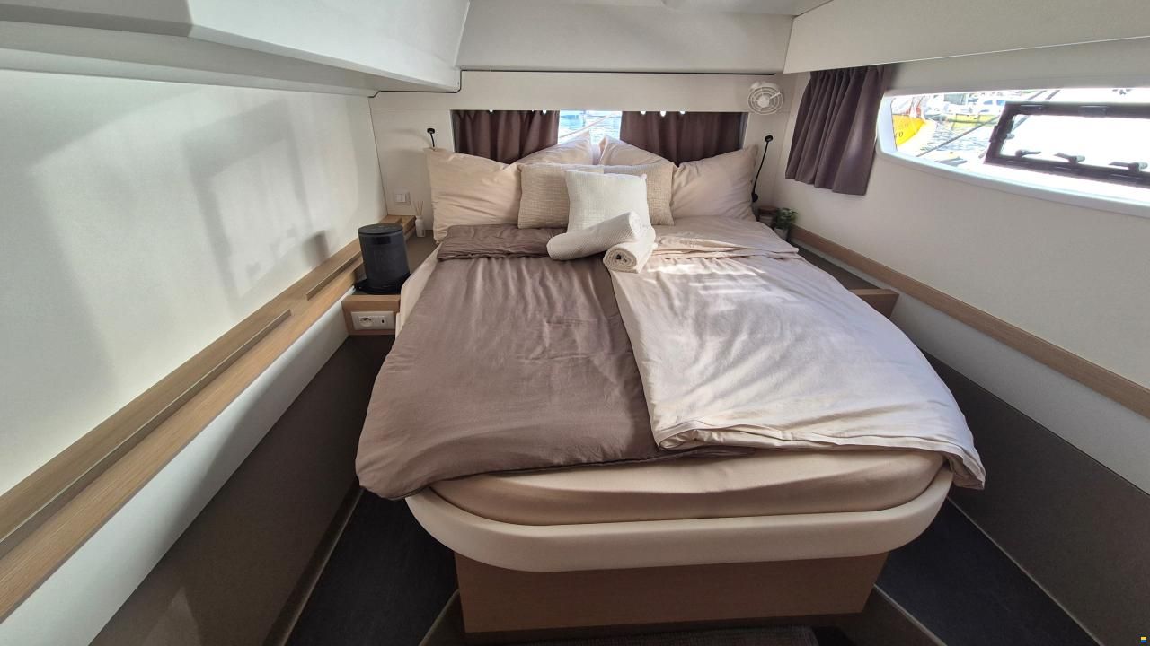 Fountaine Pajot Astrea 42