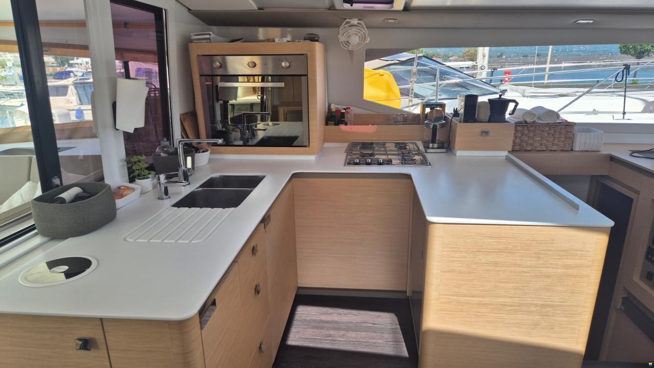 Fountaine Pajot Astrea 42