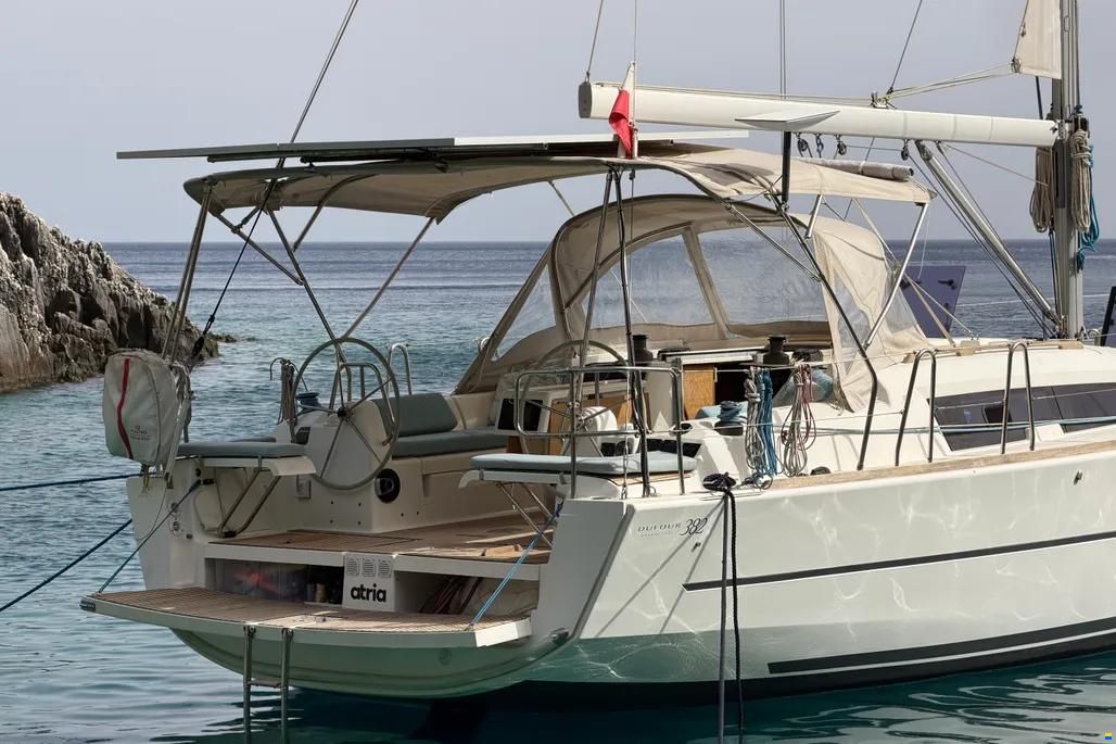 Dufour 382