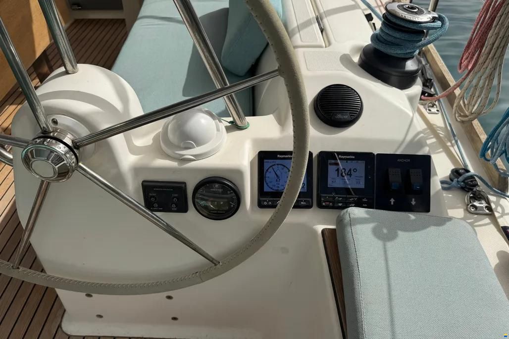 Dufour 382