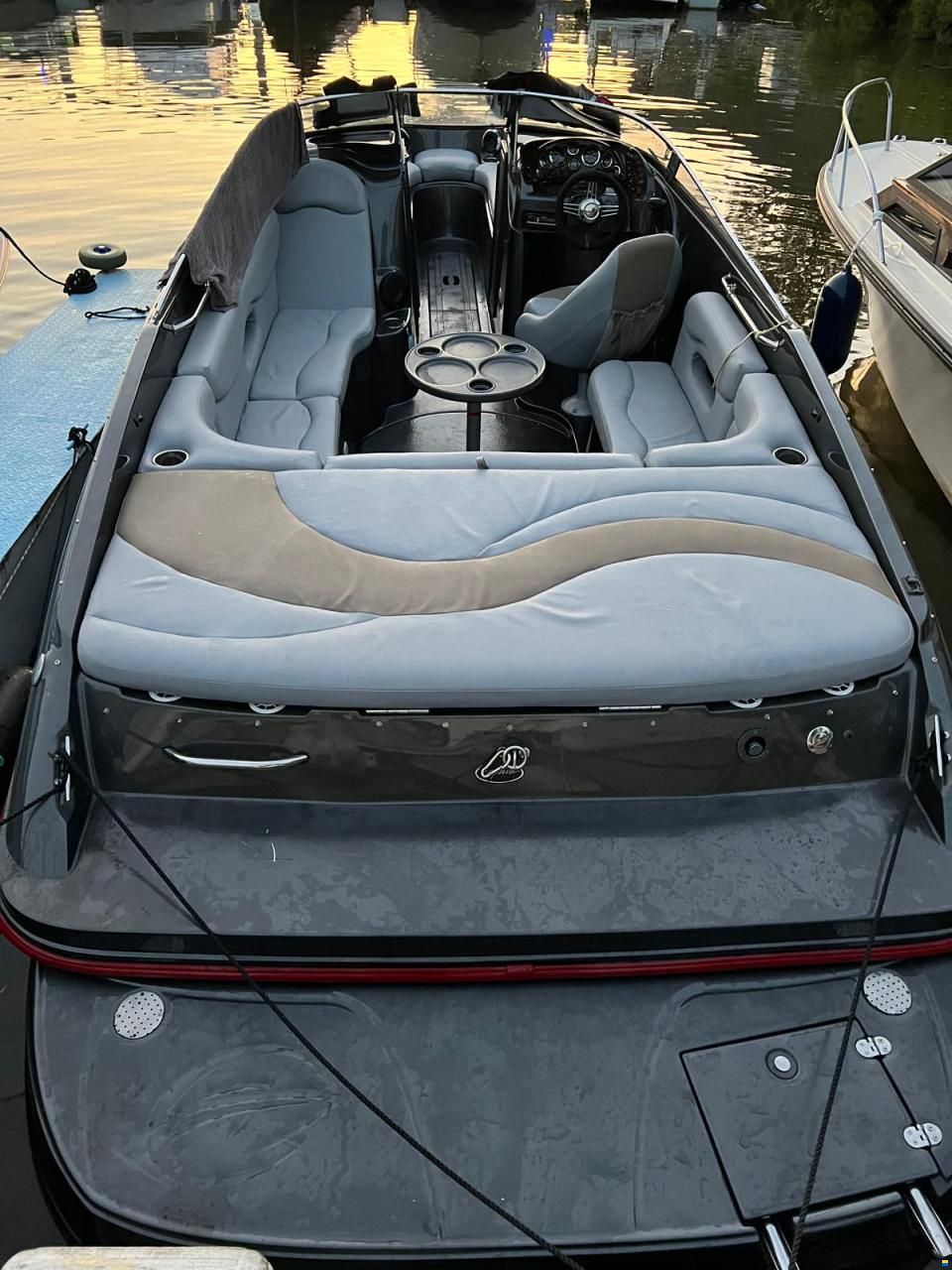 Rinker Captiva 232