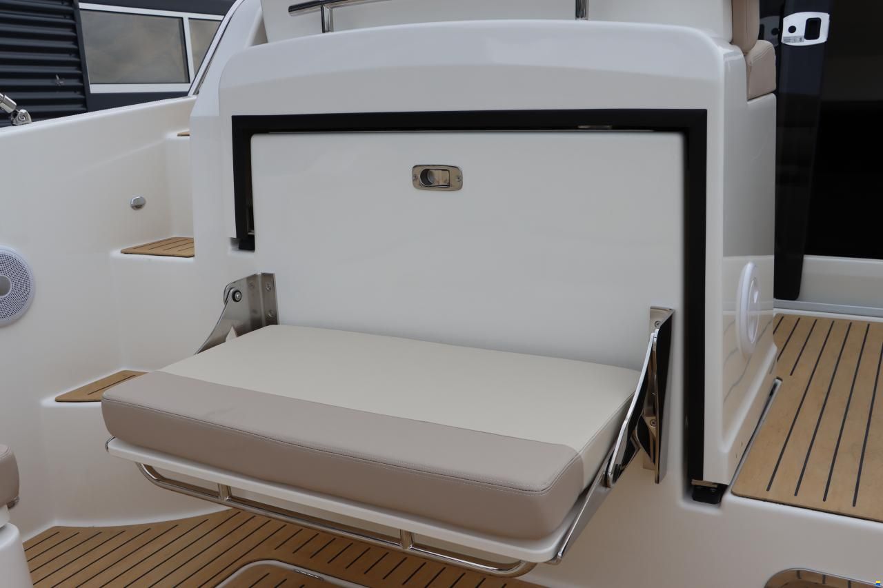 Quicksilver 875 Sundeck