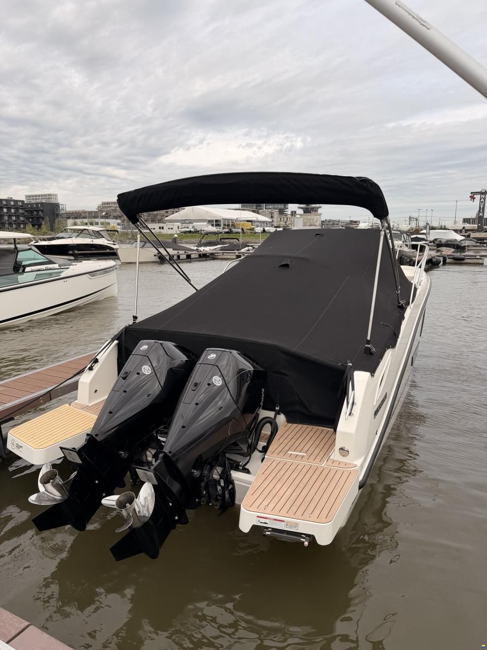 Quicksilver 875 Sundeck