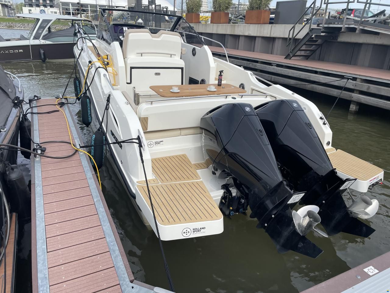 Quicksilver 875 Sundeck