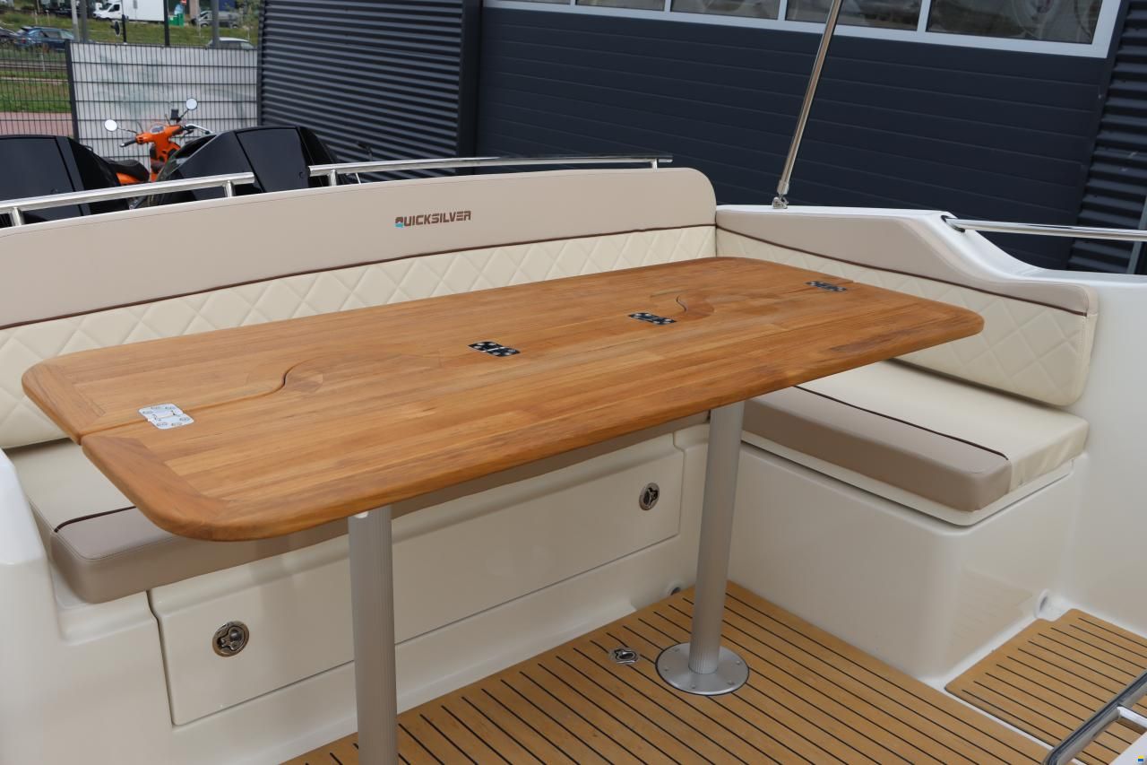 Quicksilver 875 Sundeck