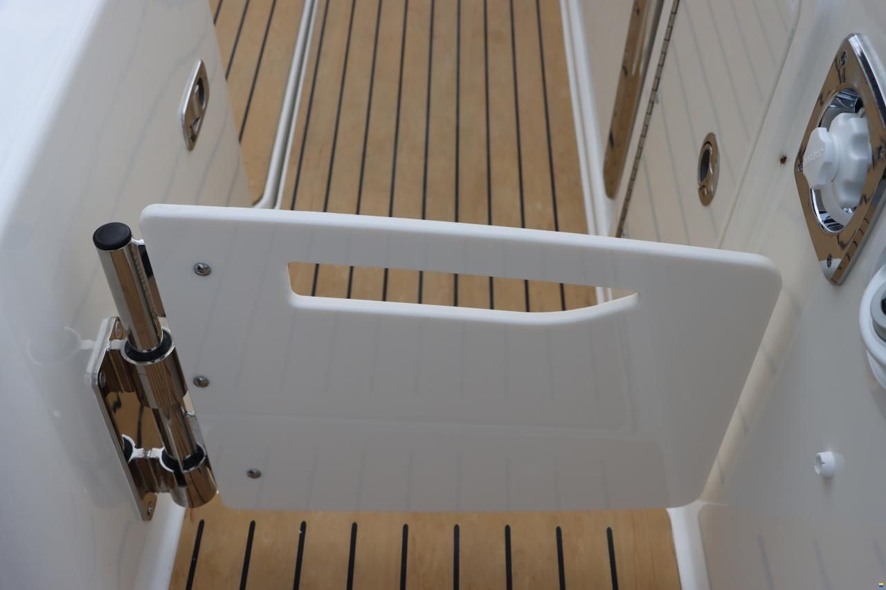 Quicksilver 875 Sundeck