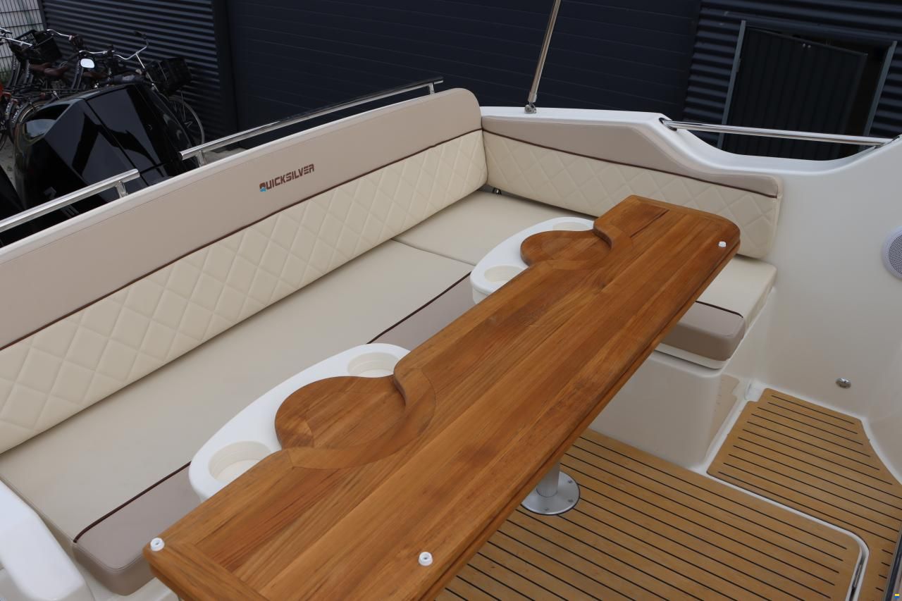 Quicksilver 875 Sundeck