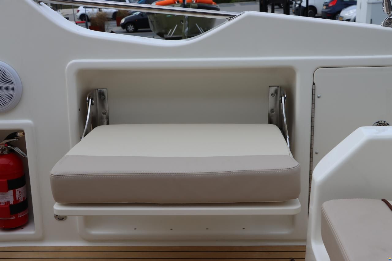 Quicksilver 875 Sundeck