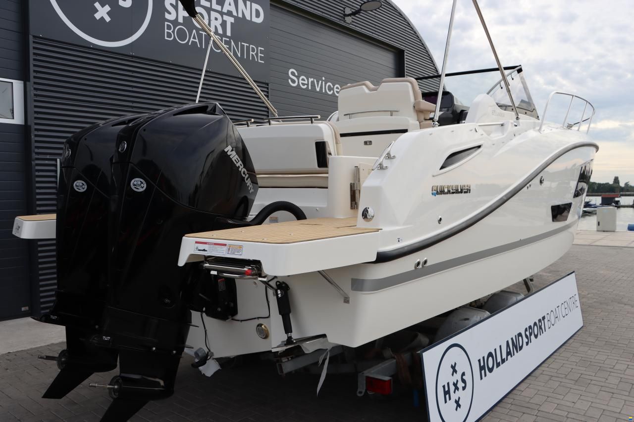 Quicksilver 875 Sundeck