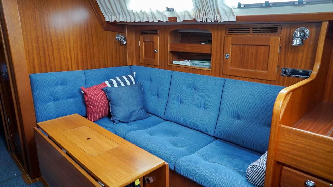 Hallberg-Rassy 37