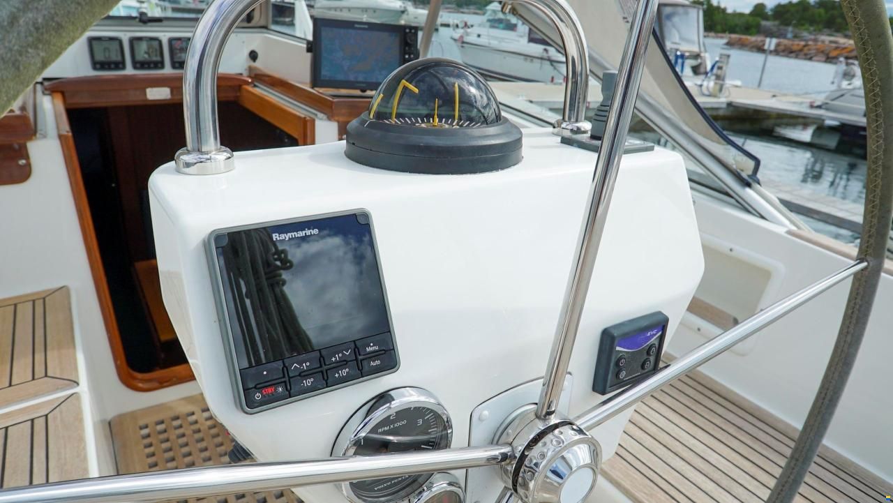 Hallberg-Rassy 37