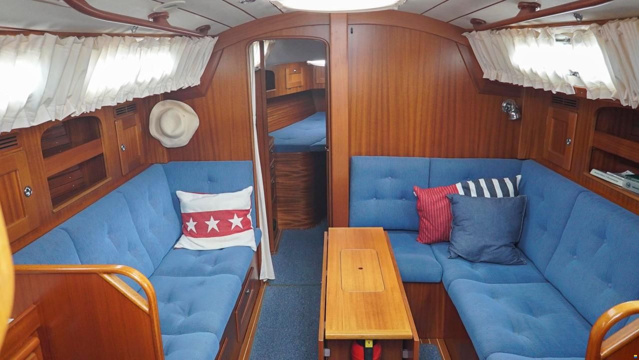 Hallberg-Rassy 37
