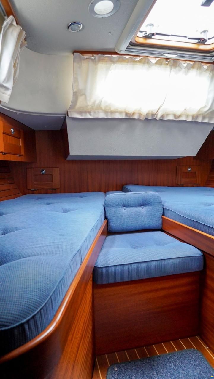 Hallberg-Rassy 37