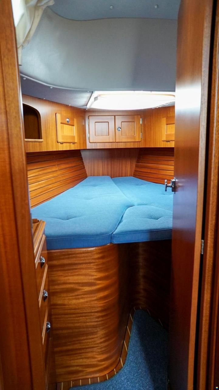 Hallberg-Rassy 37