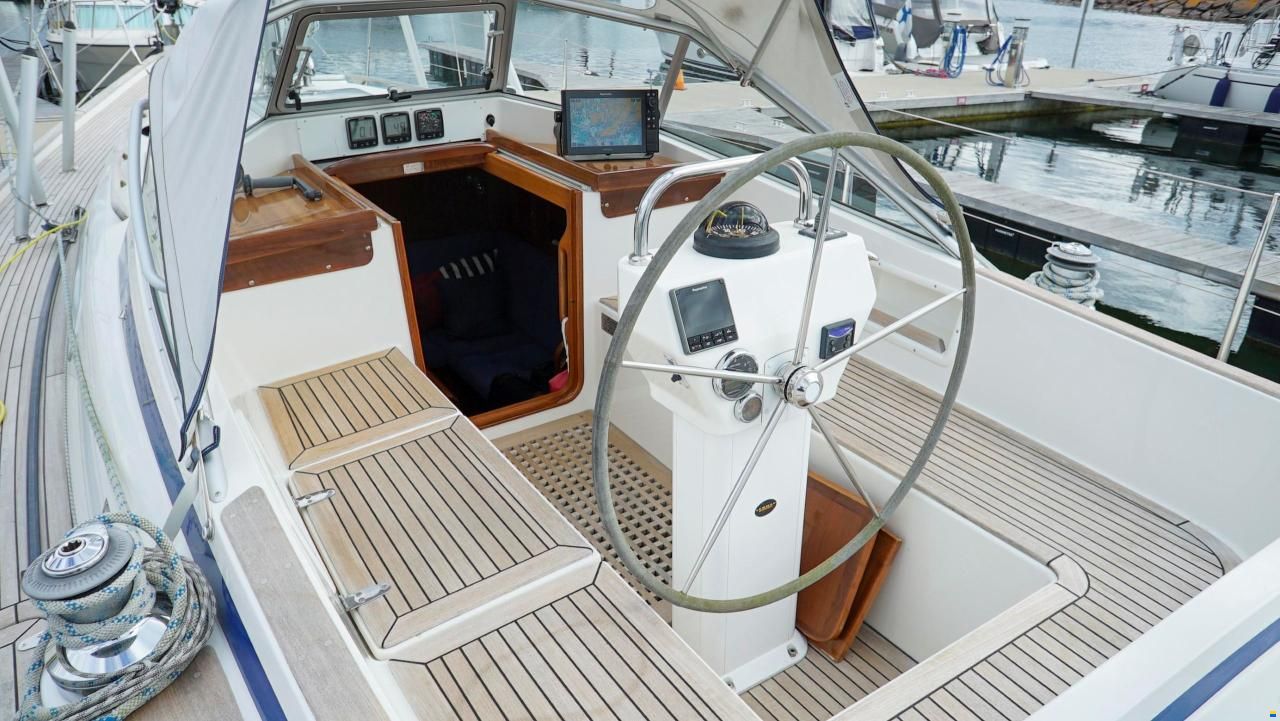 Hallberg-Rassy 37